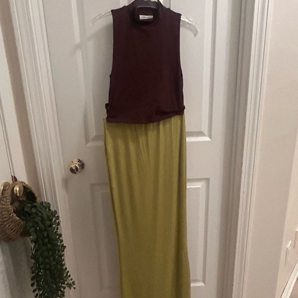 Tank top and long pencil skirt so there’s a set